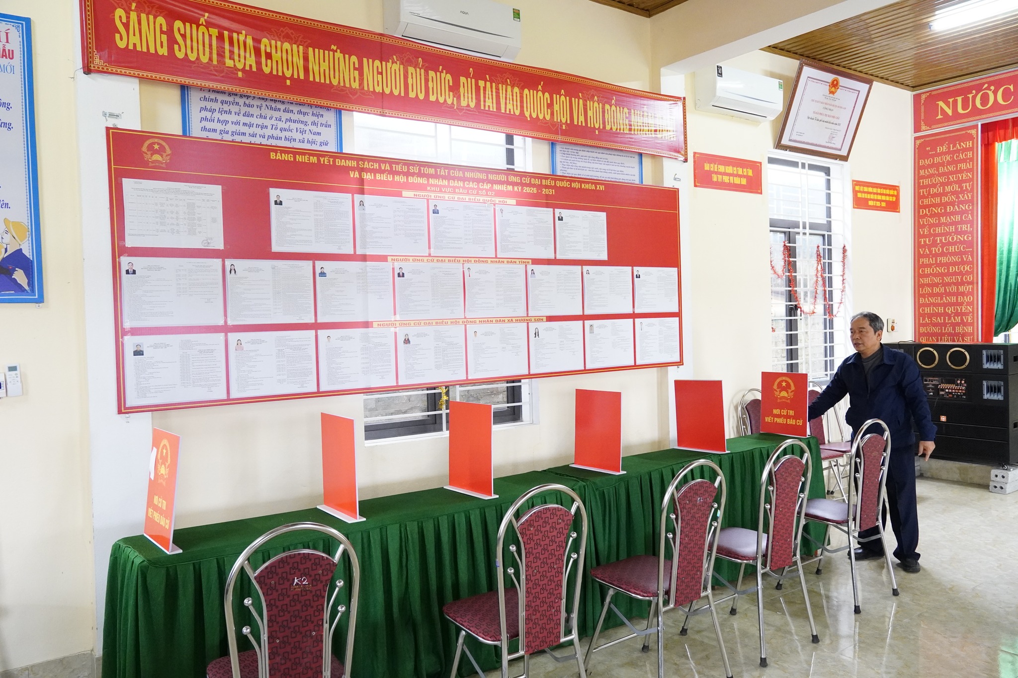 Hương Sơn hoàn tất trang trí các khu vực bỏ phiếu trước ngày bầu cử