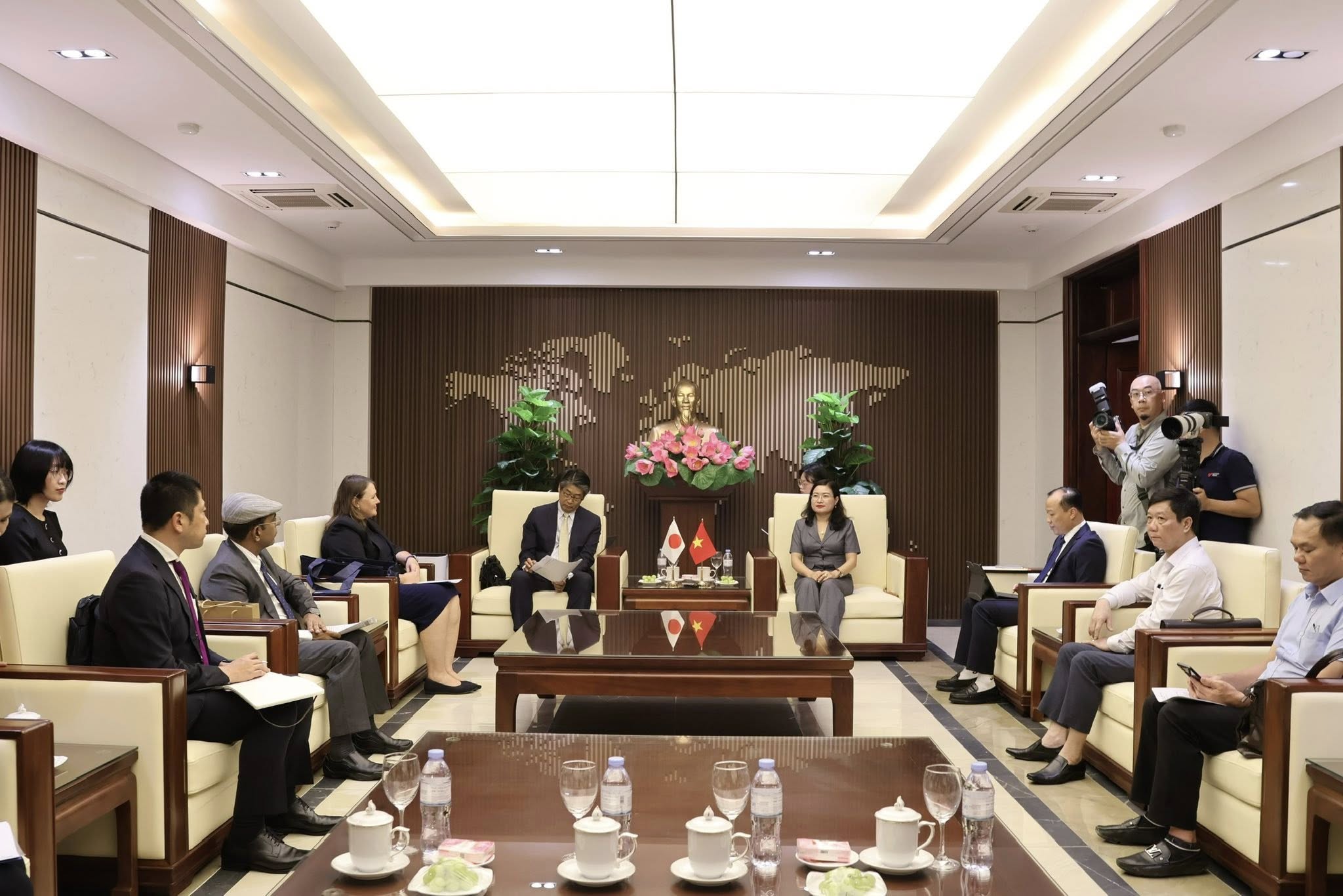 Đại sứ Đặc mệnh toàn quyền Nhật Bản tại Việt Nam chào xã giao lãnh đạo tỉnh Hà Tĩnh