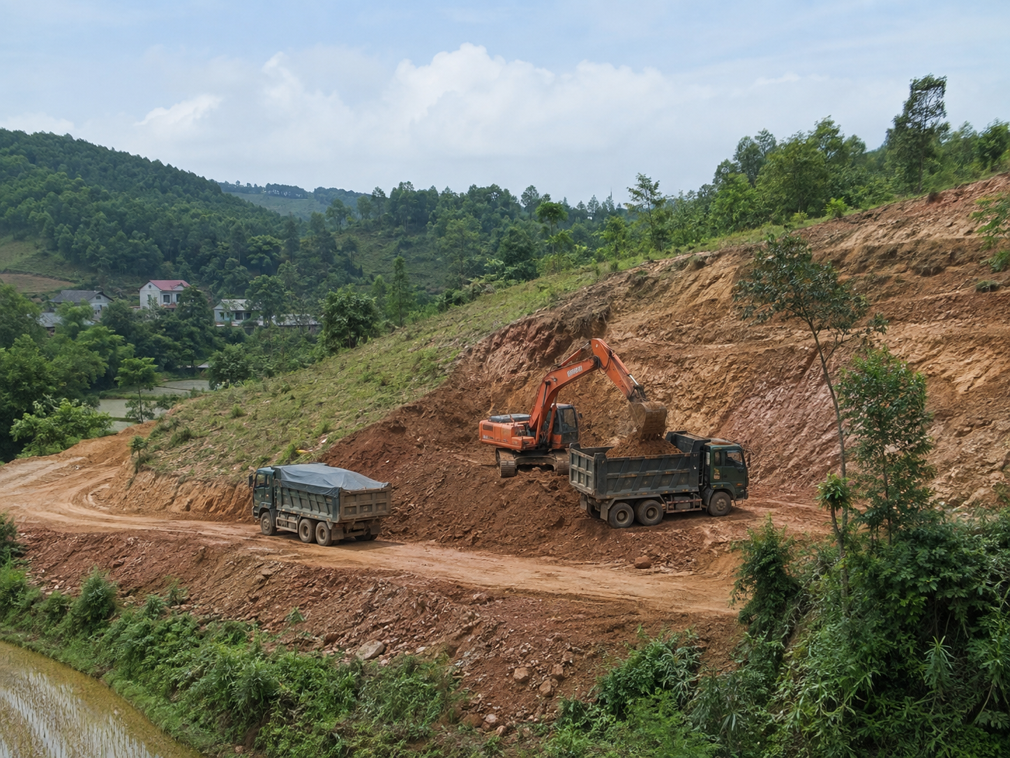 Phê duyệt tiền cấp quyền khai thác khoáng sản tại mỏ đất Tòa Sen, xã Hương Xuân