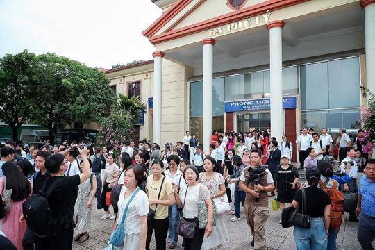 Tàu khách sẽ dừng ở ga Phủ Lý để bệnh nhân đến Bệnh viện Bạch Mai 