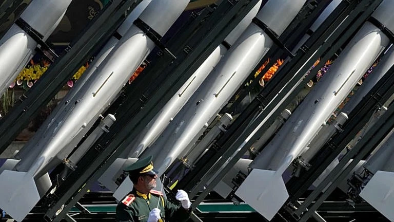 Tướng Iran cảnh báo Mỹ và NATO: Chúng tôi chưa tung hết "át chủ bài"