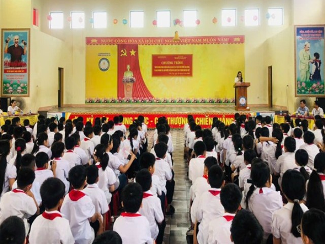 Sau sắp xếp trường học, hiệu trưởng, phó hiệu trưởng có quyền và trách nhiệm gì?