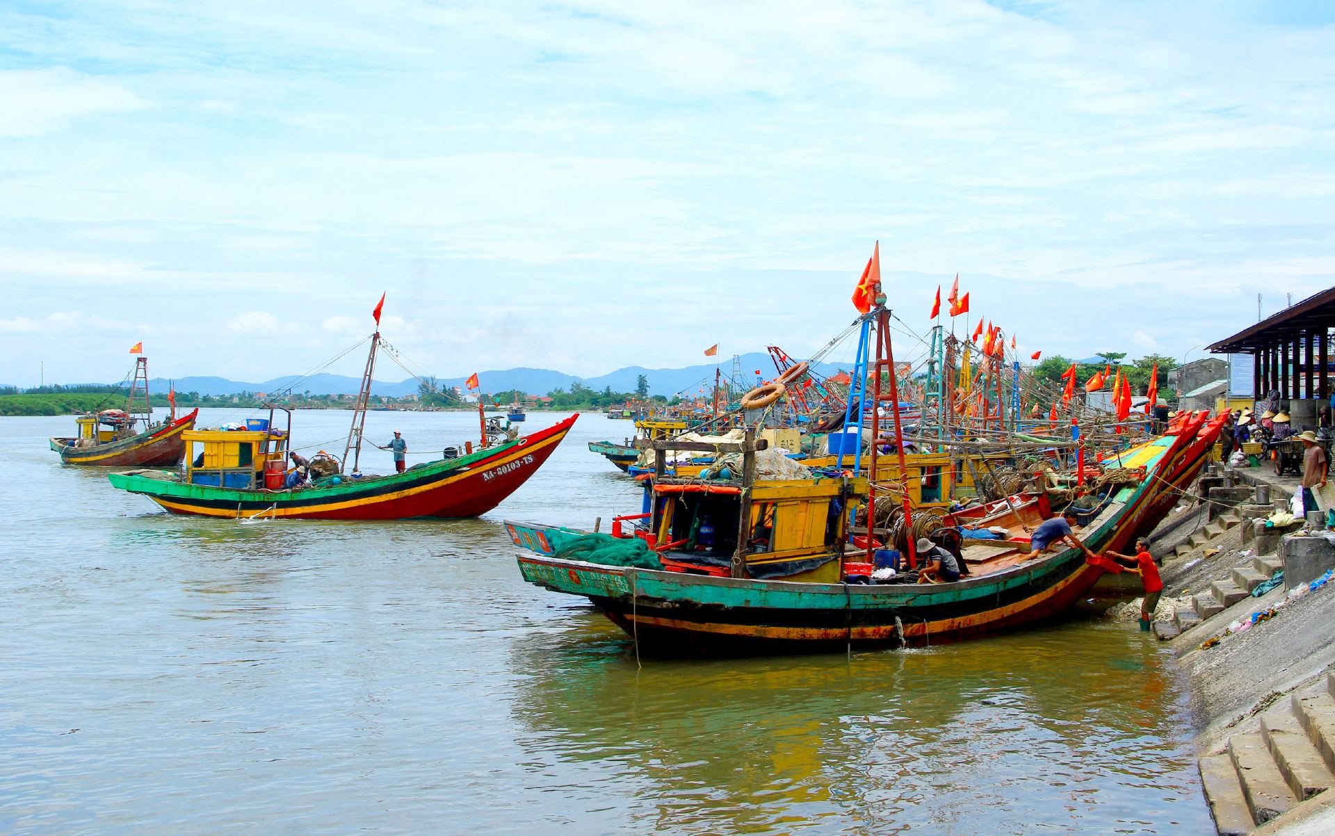 Cuộc sống của ngư dân trên biển Xuân Thành
