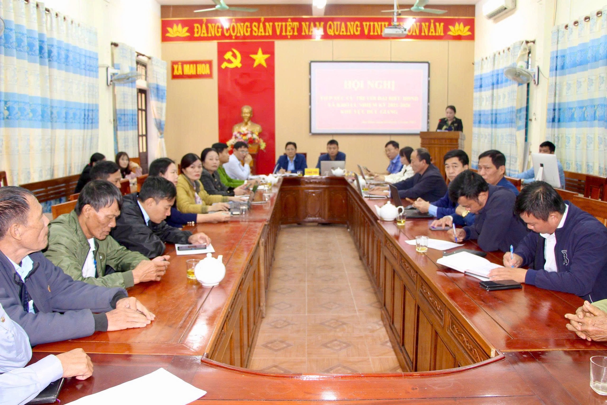Đại biểu HĐND xã Mai Hoa lắng nghe, tiếp thu ý kiến cử tri khu vực Đức Giang (cũ)