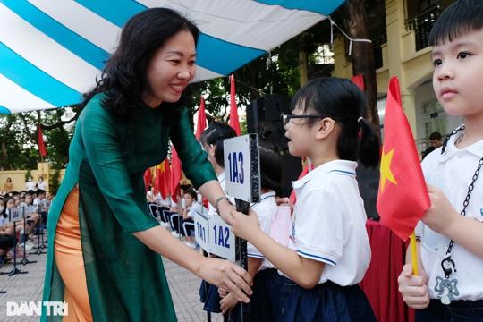 11.000 hiệu trưởng, hiệu phó về làm giáo viên, có được giữ phụ cấp chức vụ?