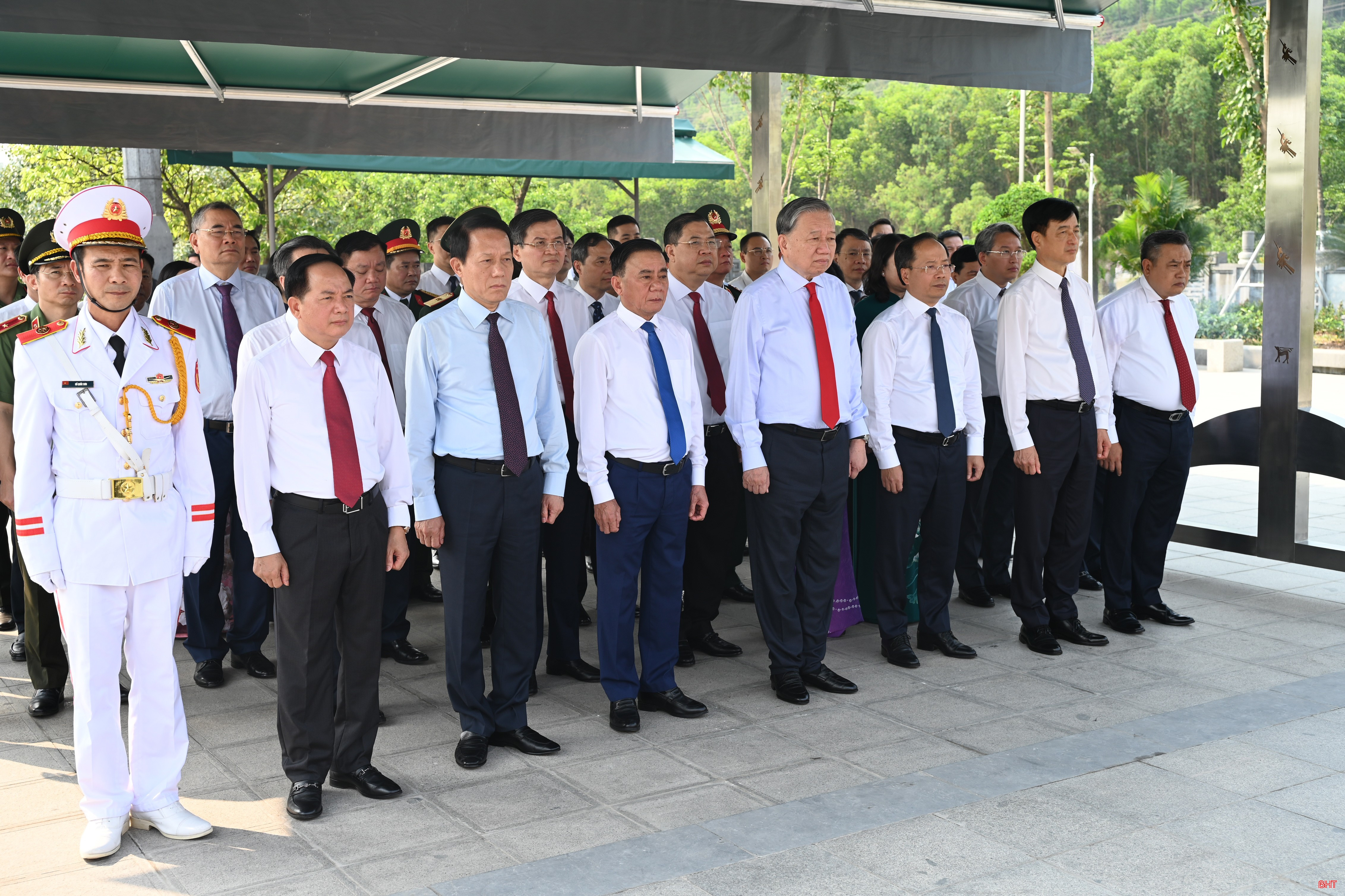 Xúc động lễ dâng hoa, dâng hương tại khu lưu niệm Tổng Bí thư Hà Huy Tập