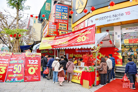 Doanh nghiệp bán lẻ tăng khuyến mãi, kích cầu mua sắm "thời điểm vàng"