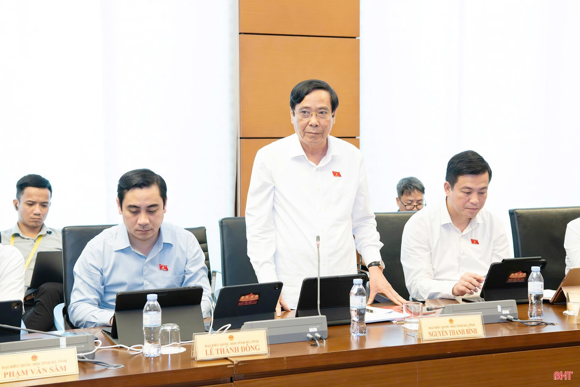 Đại biểu Nguyễn Thanh Bình - Chủ tịch Hội Người cao tuổi Việt Nam (Đoàn ĐBQH tỉnh Hà Tĩnh) góp ý vào dự thảo luật. bqbht_br_binh.jpg
