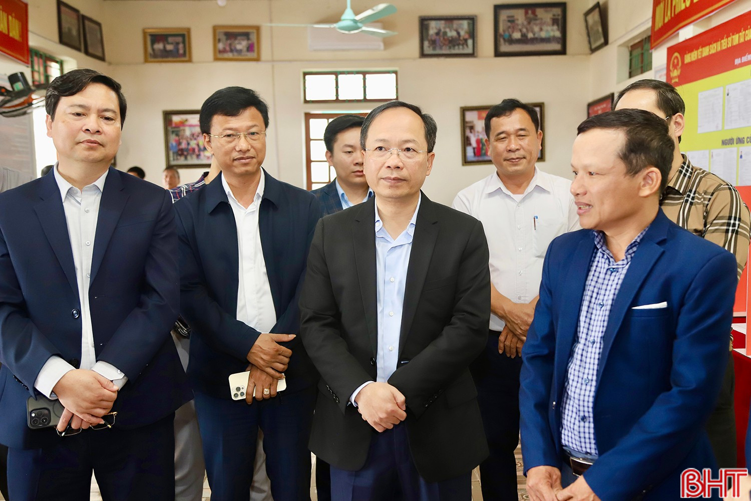 Đồng chí Nguyễn Duy Lâm - Bí thư Tỉnh ủy, Trưởng ban Chỉ đạo bầu cử tỉnh đề nghị các cấp ủy Đảng, chính quyền và ủy ban bầu cử các địa phương tuyệt đối không được chủ quan, lơ là trong mọi tình huống.