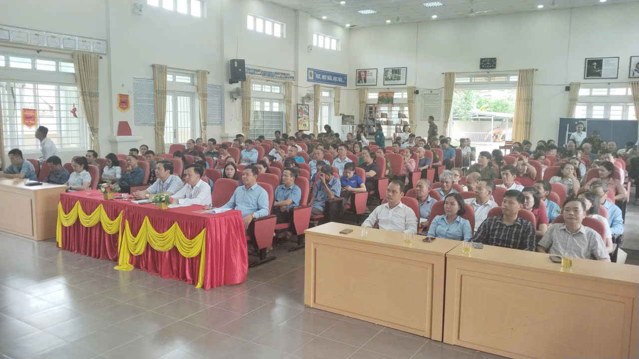 Tứ Mỹ đẩy mạnh đợt cao điểm hướng dẫn người dân sử dụng ứng dụng i-HaTinh