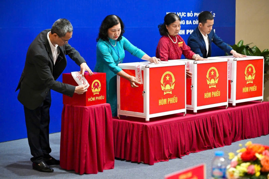 Tỷ lệ cử tri đi bỏ phiếu đạt 99,38% 