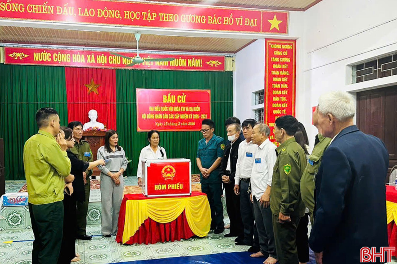 Sau khi kết thúc thời gian bỏ phiếu, các tổ bầu cử ở xã Lộc Hà đã tiến hành việc kiểm phiếu tại 33 khu vực bỏ phiếu của xã để xác định kết quả bầu cử. Công tác kiểm phiếu được thực hiện nghiêm túc theo quy trình 6 bước gồm: thống kê và niêm yết phiếu bầu chưa sử dụng; mở hòm phiếu dưới sự chứng kiến của cử tri; phân công các nhóm kiểm phiếu; phân loại và kiểm kê phiếu bầu; đối chiếu số phiếu thu vào với số cử tri tham gia; tiến hành kiểm phiếu và lập biên bản kết quả.