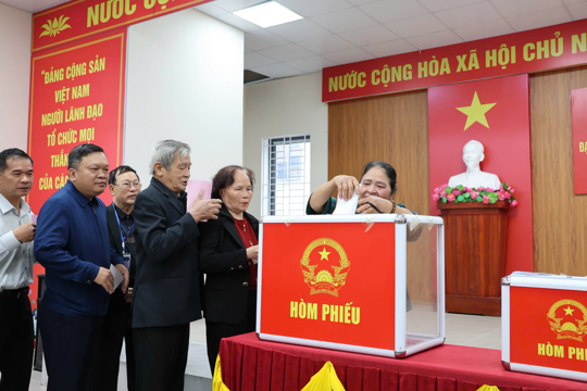 Hà Tĩnh: Hơn 42% cử tri tham gia bỏ phiếu đến thời điểm 9 giờ sáng nay 