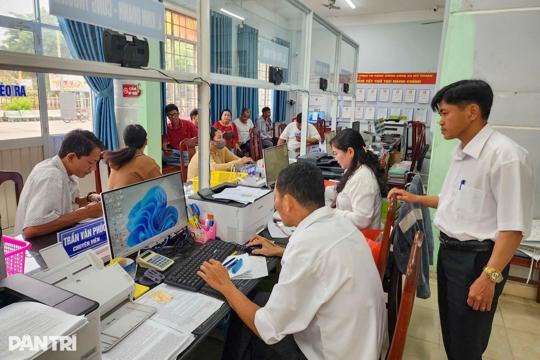 Cùng với tăng lương, tiền thưởng của cán bộ, công chức thay đổi sao?