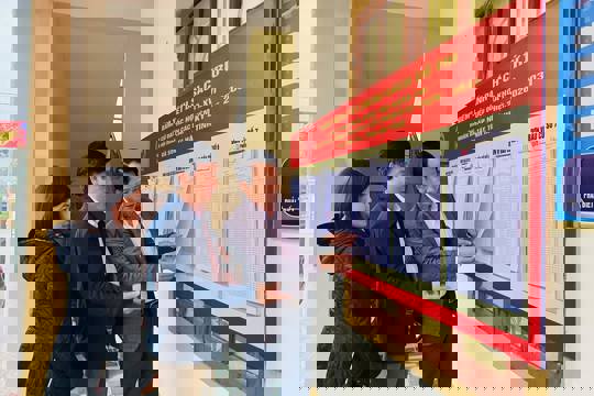 Xã Sơn Tây hoàn tất niêm yết danh sách cử tri, bảo đảm quyền lợi của công dân