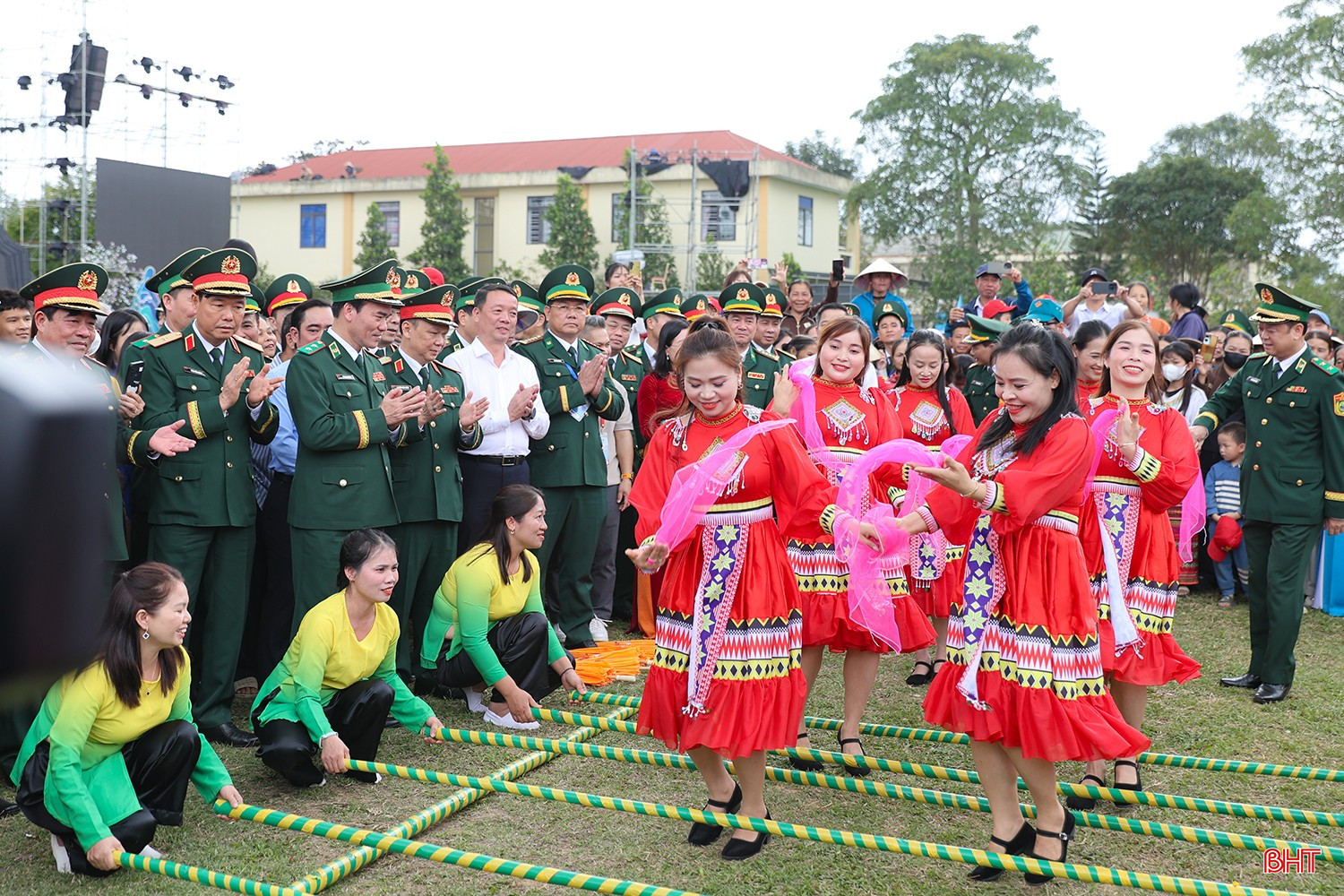 Giữ vững ổn định chính trị, phát triển kinh tế - xã hội gắn với củng cố quốc phòng - an ninh