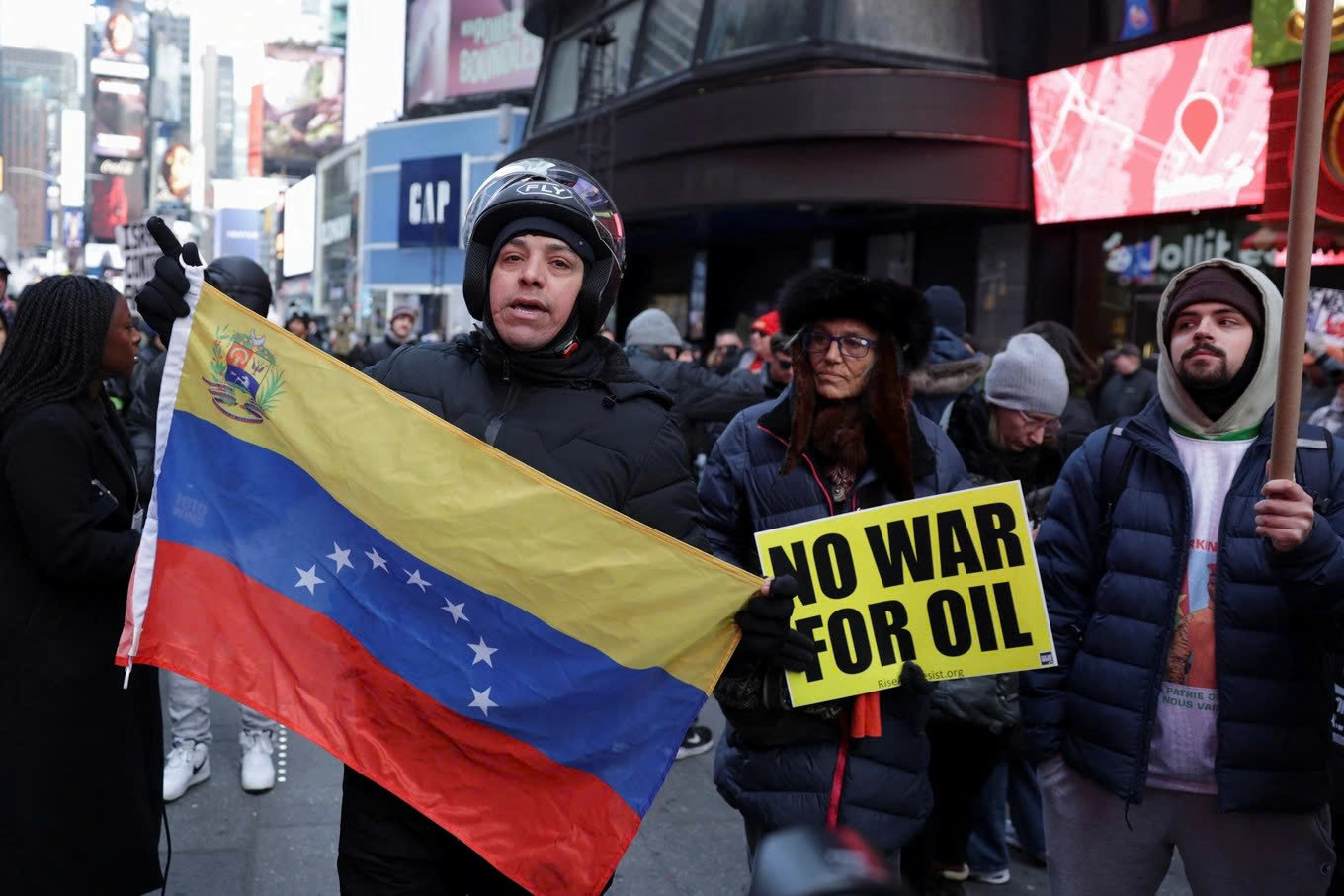 Người Mỹ xuống đường biểu tình phản đối can thiệp quân sự vào Venezuela
