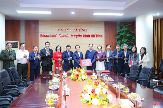 Bí thư Tỉnh ủy động viên các đơn vị trực sẵn sàng chiến đấu, làm nhiệm vụ xuyên Tết