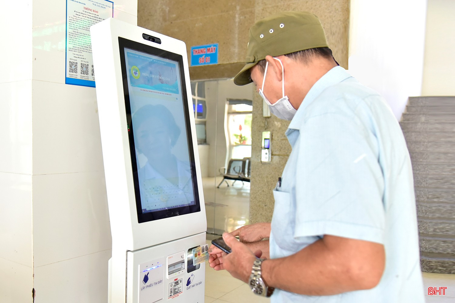 Người dân sử dụng CCCD đăng ký khám, chữa bệnh BHYT tại cơ sở y tế. bqbht_br_dt-dsc9923.jpg
