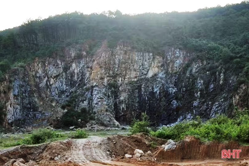 Hà Tĩnh đóng cửa mỏ đá rộng gần 9,7ha thuộc dãy núi Hồng Lĩnh