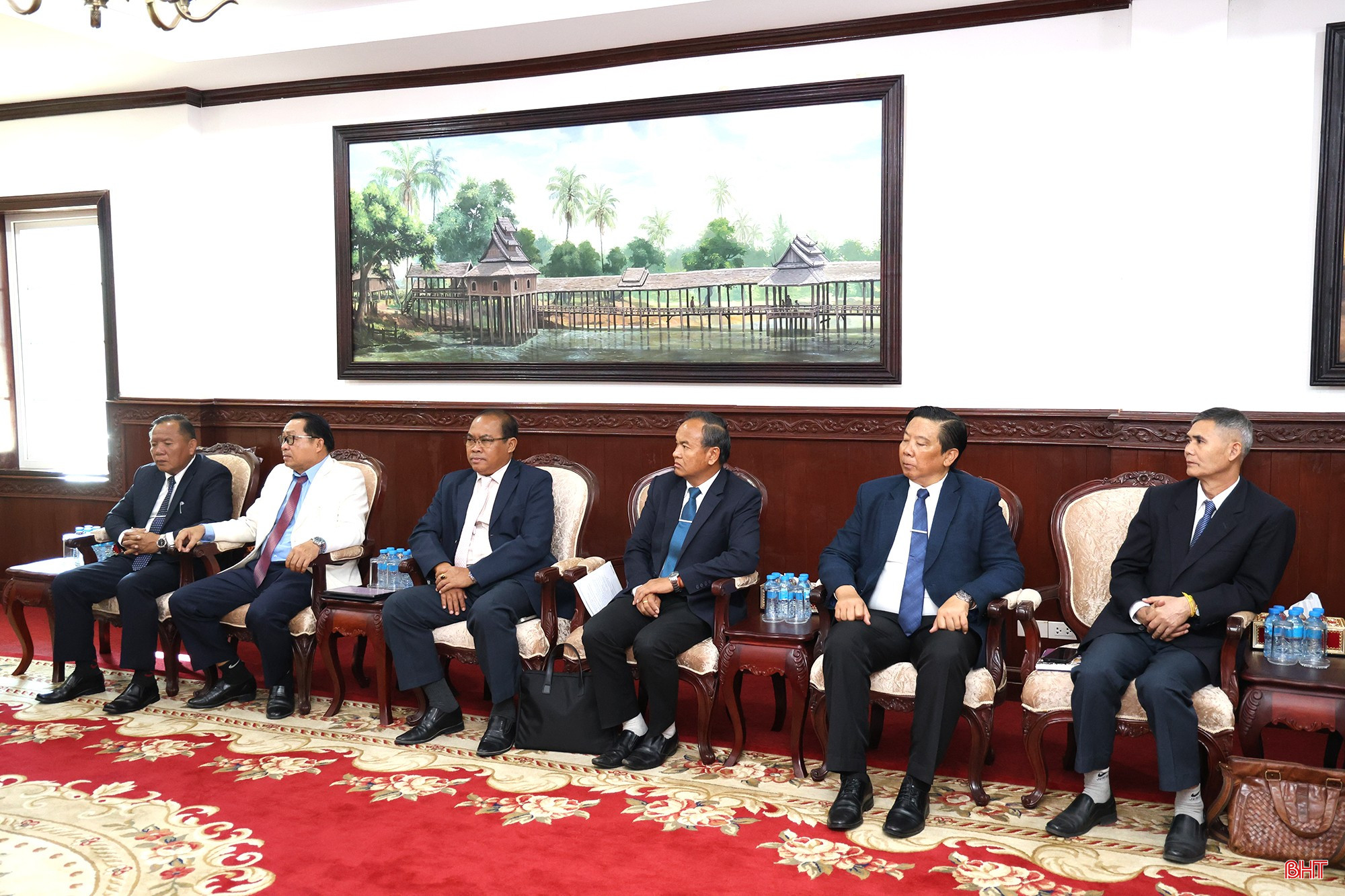 Đoàn đại biểu tỉnh Savannakhet tại buổi gặp mặt. bqbht_br_1z0a3682.jpg