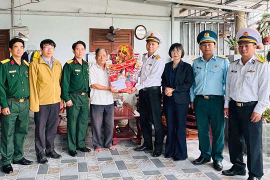 Lữ đoàn 682 lan tỏa yêu thương về vùng lũ Hòa Thịnh trong Ngày hội Xuân 2026