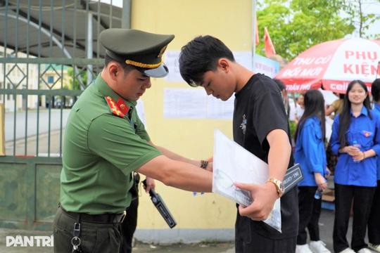 Dùng thiết bị đặc biệt ngăn gian lận thi tốt nghiệp THPT