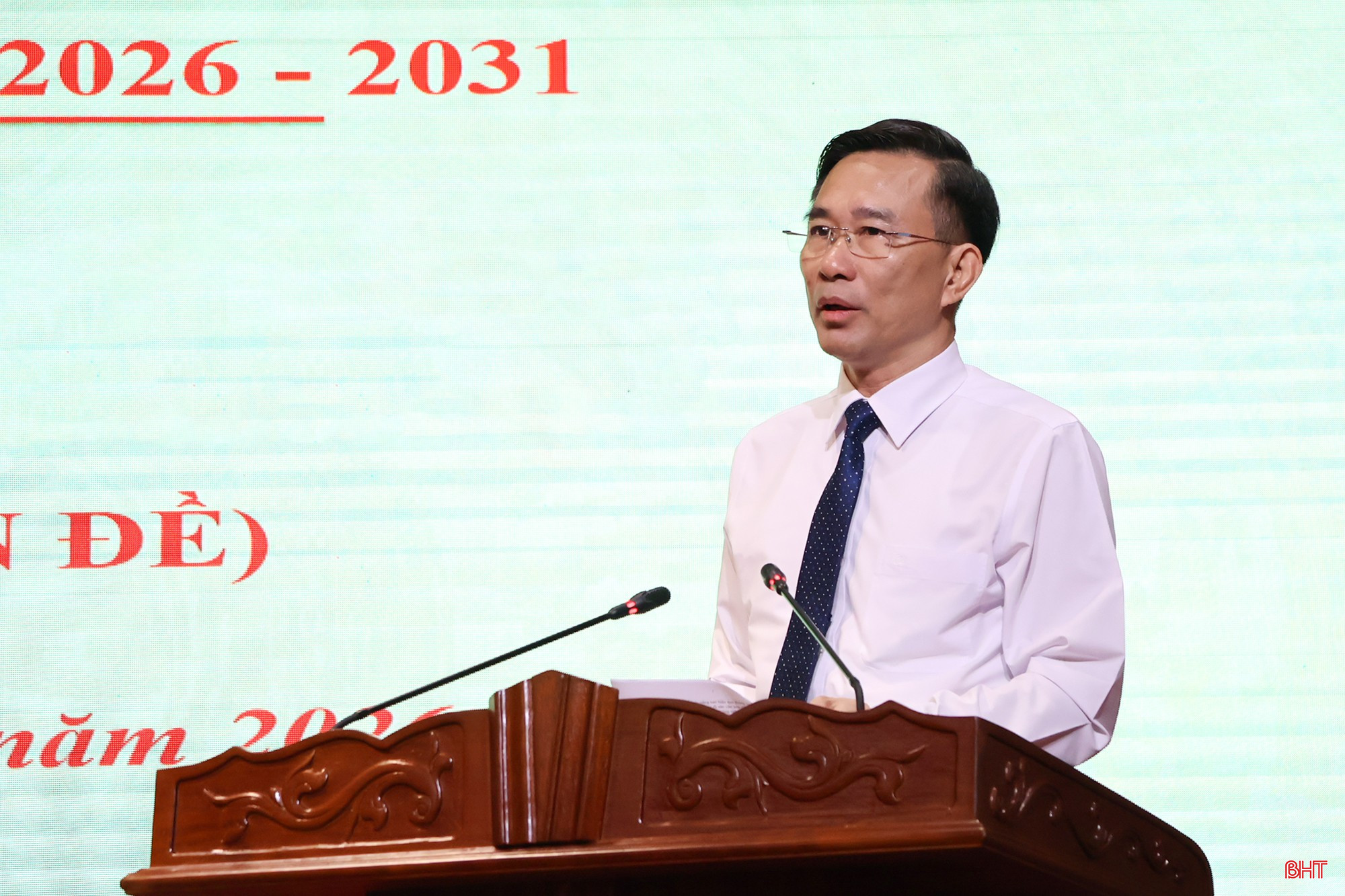Đồng chí Nguyễn Viết Trường - Giám đốc Sở Văn hóa, Thể thao và Du lịch báo cáo tờ trình. Đồng chí Nguyễn Viết Trường - Giám đốc Sở Văn hóa, Thể thao và Du lịch báo cáo tờ trình.