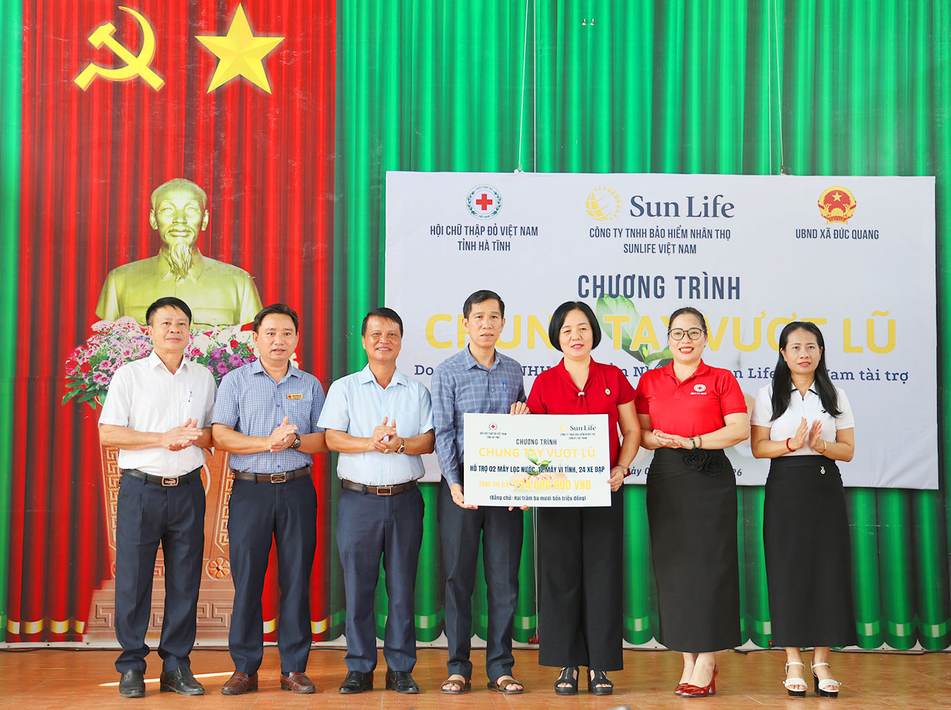 Đức Quang: Tiếp sức học sinh vượt khó từ chương trình “Chung tay vượt lũ”
