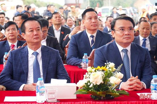 Lãnh đạo tỉnh Hà Tĩnh dự lễ khánh thành tuyến đường dài 35 km tại Lào