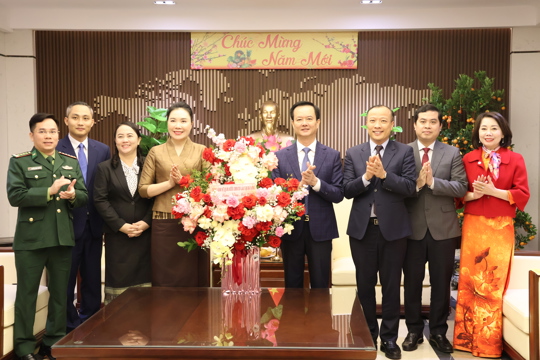 Tổng Lãnh sự nước CHDCND Lào thăm và chúc Tết Đảng bộ, Chính quyền và Nhân dân Hà Tĩnh