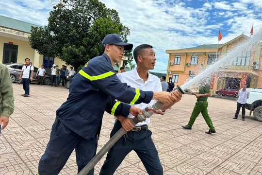 Tổ chức huấn luyện PCCC cho hơn 190 học viên tại xã Hương Bình
