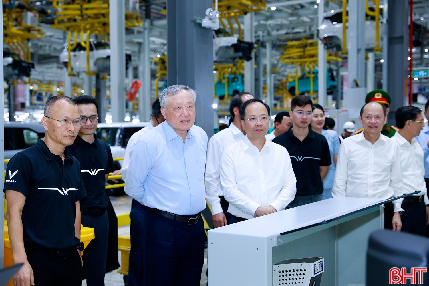 Phó Thủ tướng Thường trực Chính phủ Nguyễn Hòa Bình đánh giá cao nỗ lực của Tập đoàn Vingroup trong việc làm chủ công nghệ và tiên phong trong lĩnh vực công nghiệp xanh.