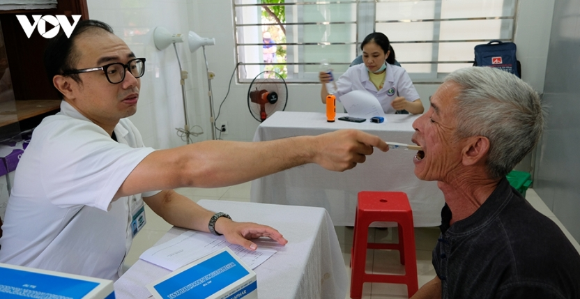 Người cao tuổi được khám sức khỏe định kỳ miễn phí ít nhất mỗi năm 1 lần