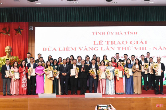 Trao thưởng 27 tác phẩm xuất sắc Giải Búa liềm vàng Hà Tĩnh năm 2025 