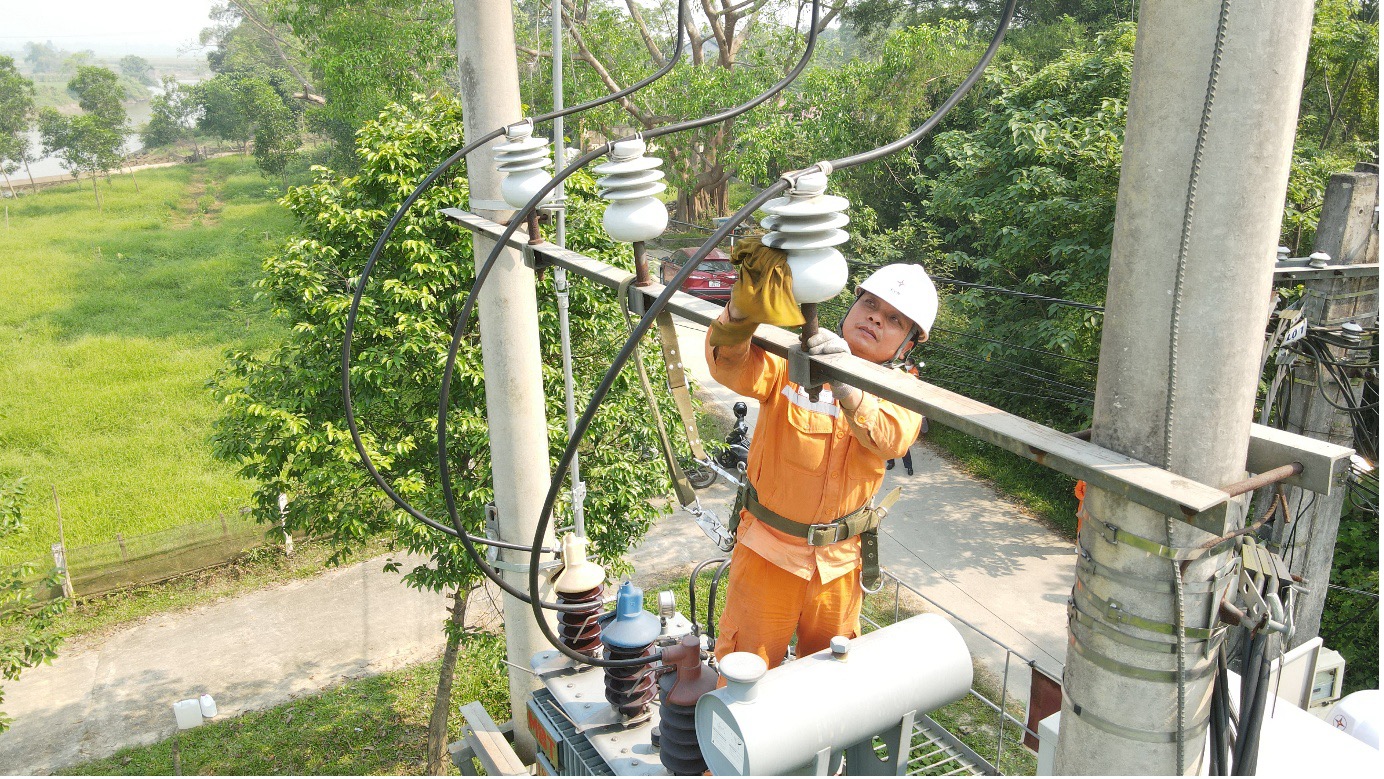 Công ty Điện lực Hà Tĩnh sẵn sàng cấp điện an toàn, ổn định dịp lễ 30/4 – 01/5