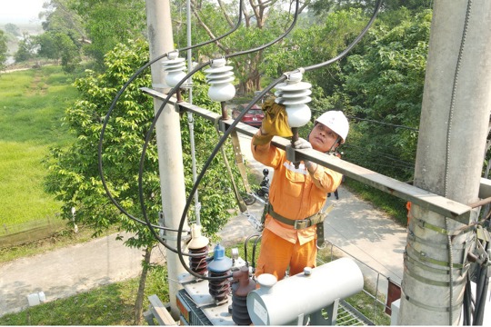 Công ty Điện lực Hà Tĩnh sẵn sàng cấp điện an toàn, ổn định dịp lễ 30/4 – 01/5