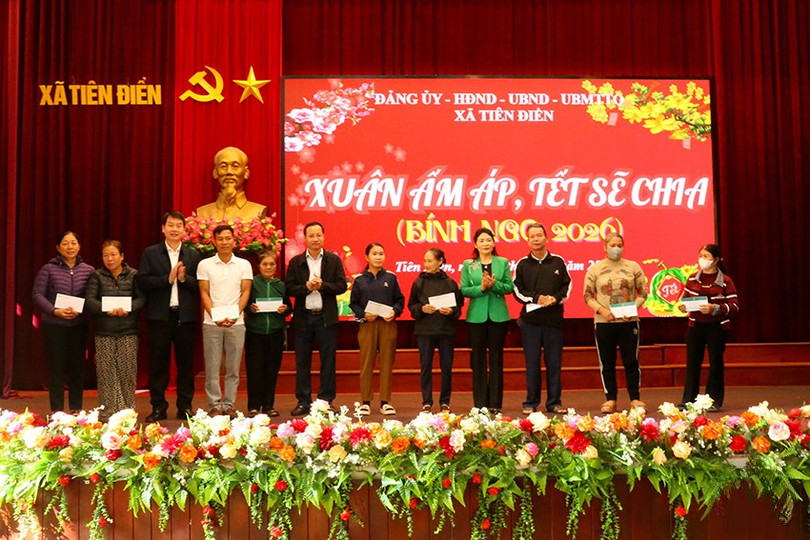 Xã Tiên Điền: Nhiều phần quà Tết đến với người nghèo 