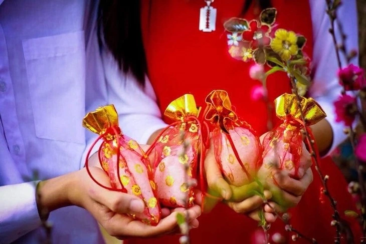 Đầu năm mua muối, cuối năm mua vôi - Tục xưa gửi gắm điều gì?