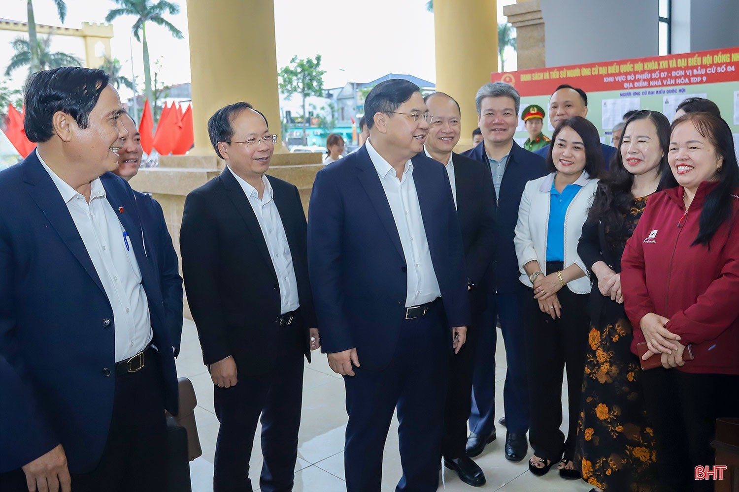 Lắng nghe ý kiến cử tri trước ngày hội lớn