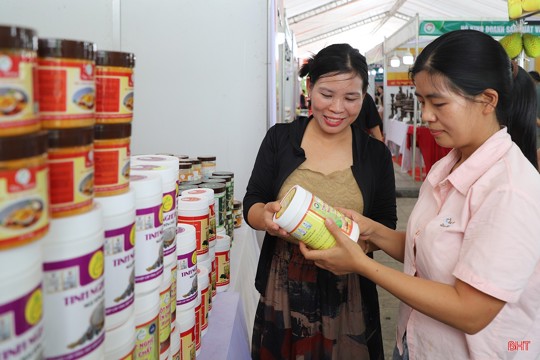 Hội chợ "mở lối", đơn hàng về với cơ sở công nghiệp nông thôn 