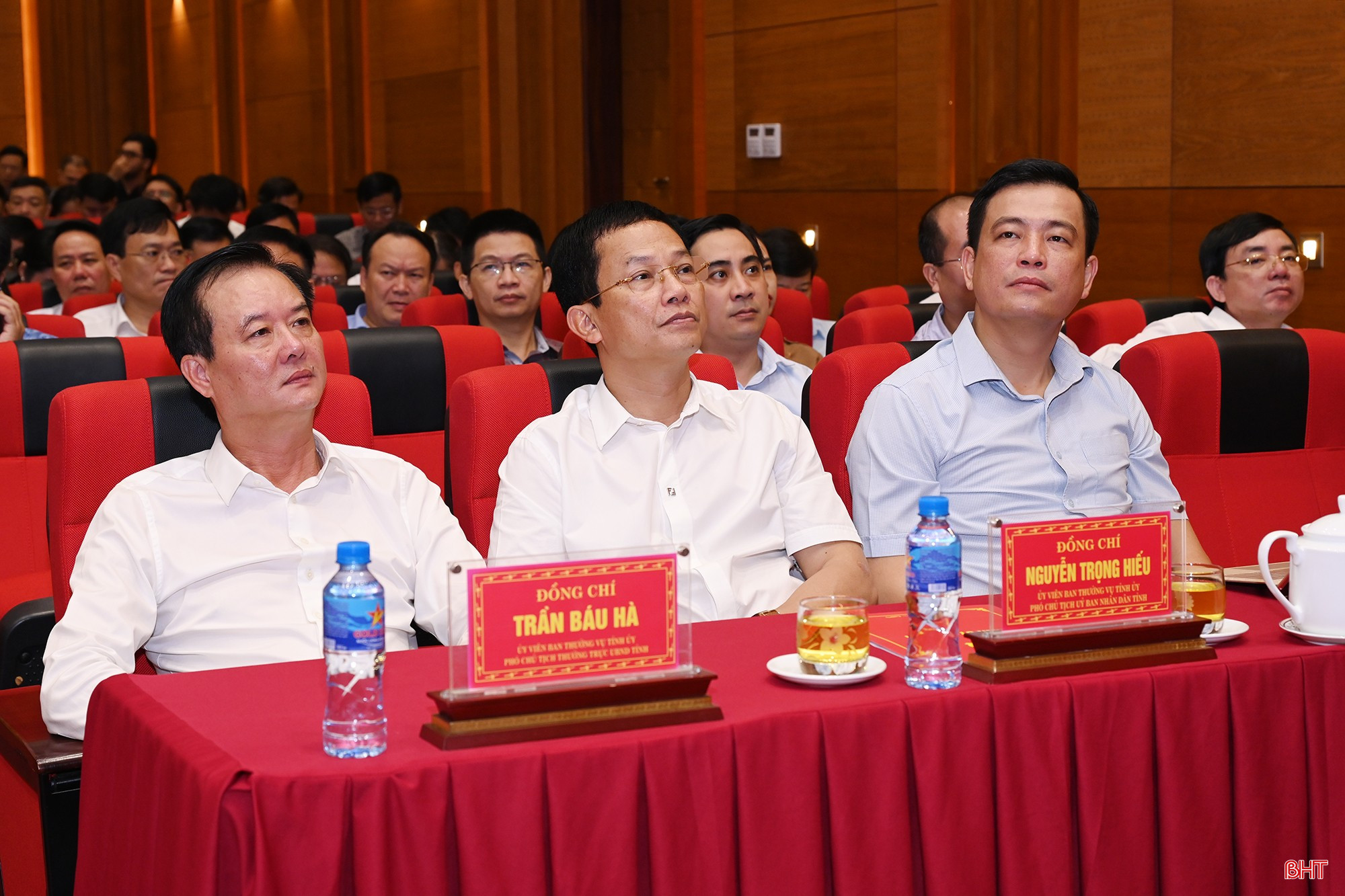 Đại biểu tham dự tại điểm cầu Hà Tĩnh. Đại biểu tham dự tại điểm cầu Hà Tĩnh.