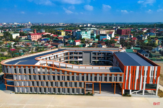 Chuyển giao Trường THCS Đại Nài về UBND phường Hà Huy Tập quản lý