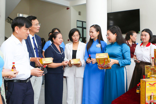 Sôi nổi diễn đàn "Tháng nghe phụ nữ nói" tại Hà Tĩnh