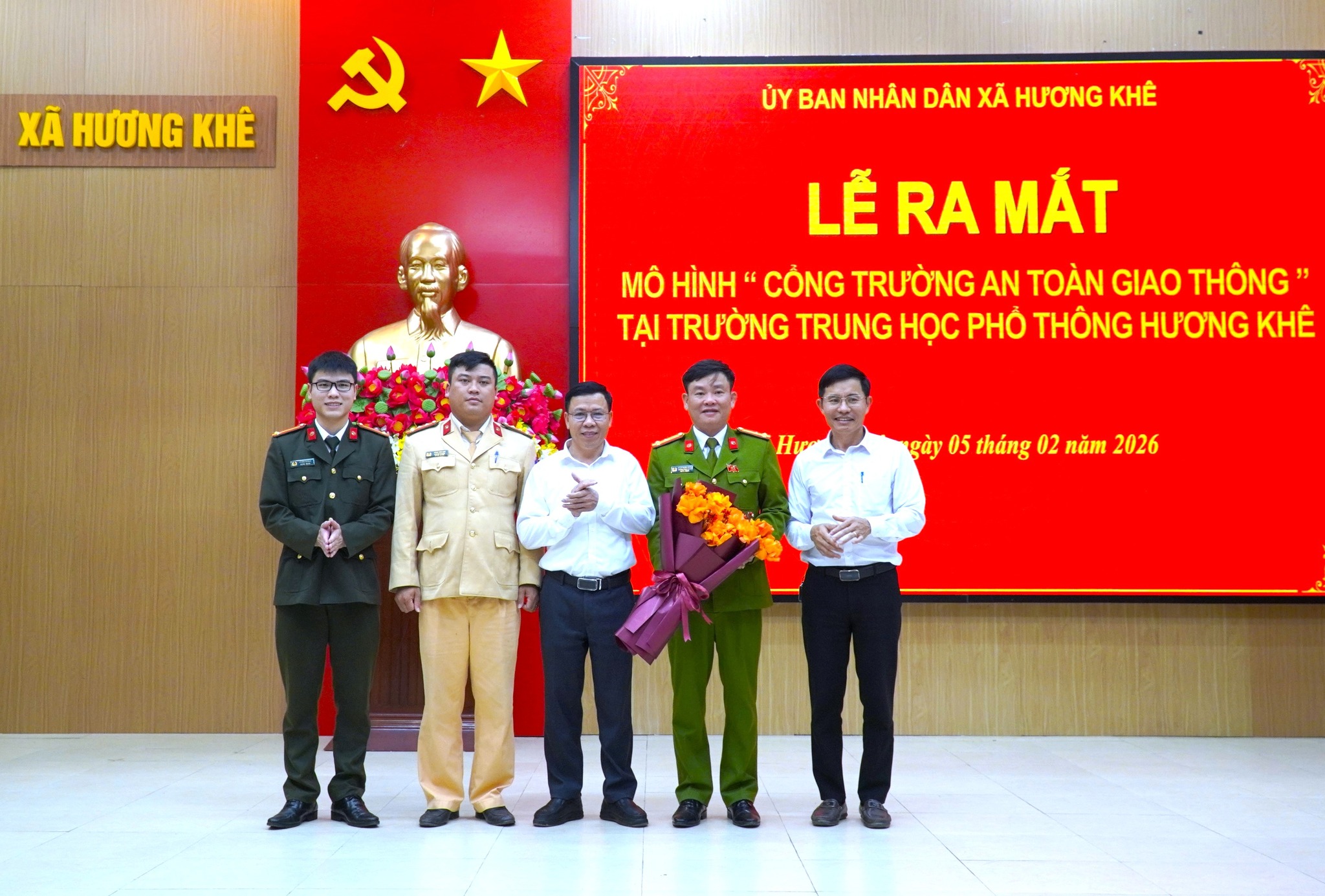 Hương Khê triển khai mô hình “Cổng trường an toàn giao thông” tại Trường THPT Hương Khê