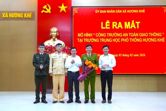 Hương Khê triển khai mô hình “Cổng trường an toàn giao thông” tại Trường THPT Hương Khê