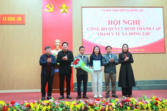 Xã Đồng Lộc công bố Quyết định thành lập Trạm Y tế xã, tiếp nhận 26 viên chức y tế 
