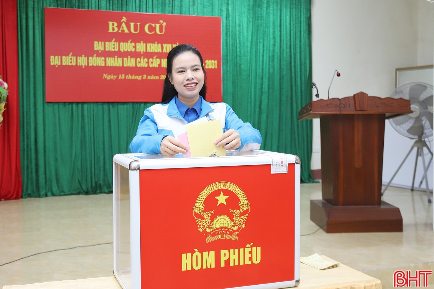 Phó Chủ tịch Ủy ban MTTQ tỉnh, Bí thư Tỉnh đoàn Nguyễn Ny Hương...