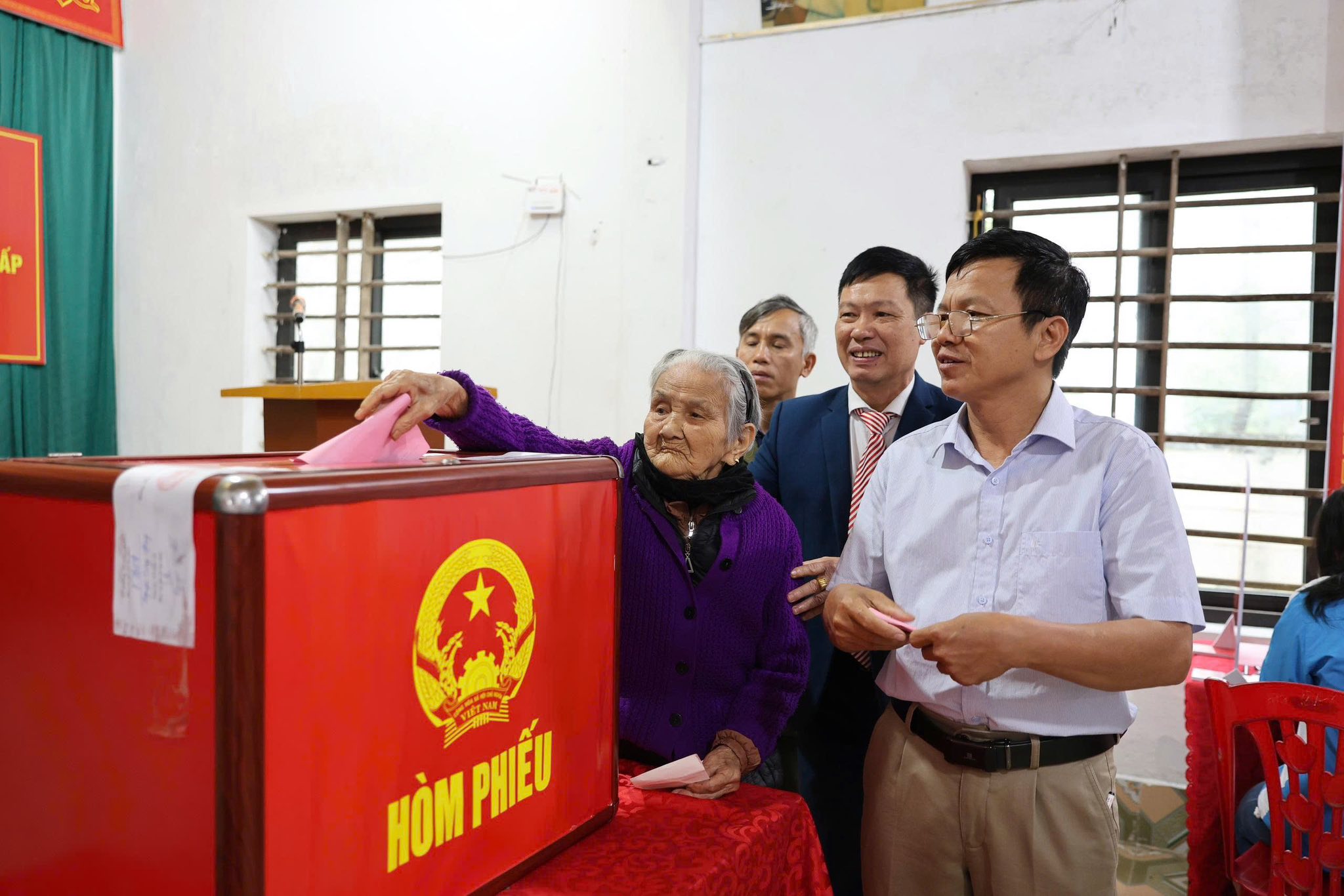 Cử tri Cẩm Bình nô nức tham gia "Ngày hội non sông"