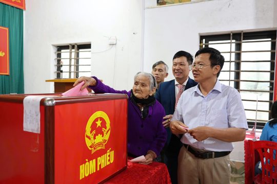 Cử tri Cẩm Bình nô nức tham gia "Ngày hội non sông"